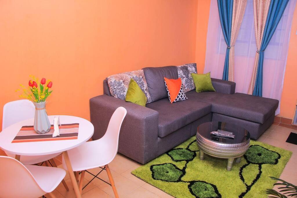Cozy Homes 1 Bedroom House With Wi-Fi King Size Bed. Free Parking Naivasha Bagian luar foto