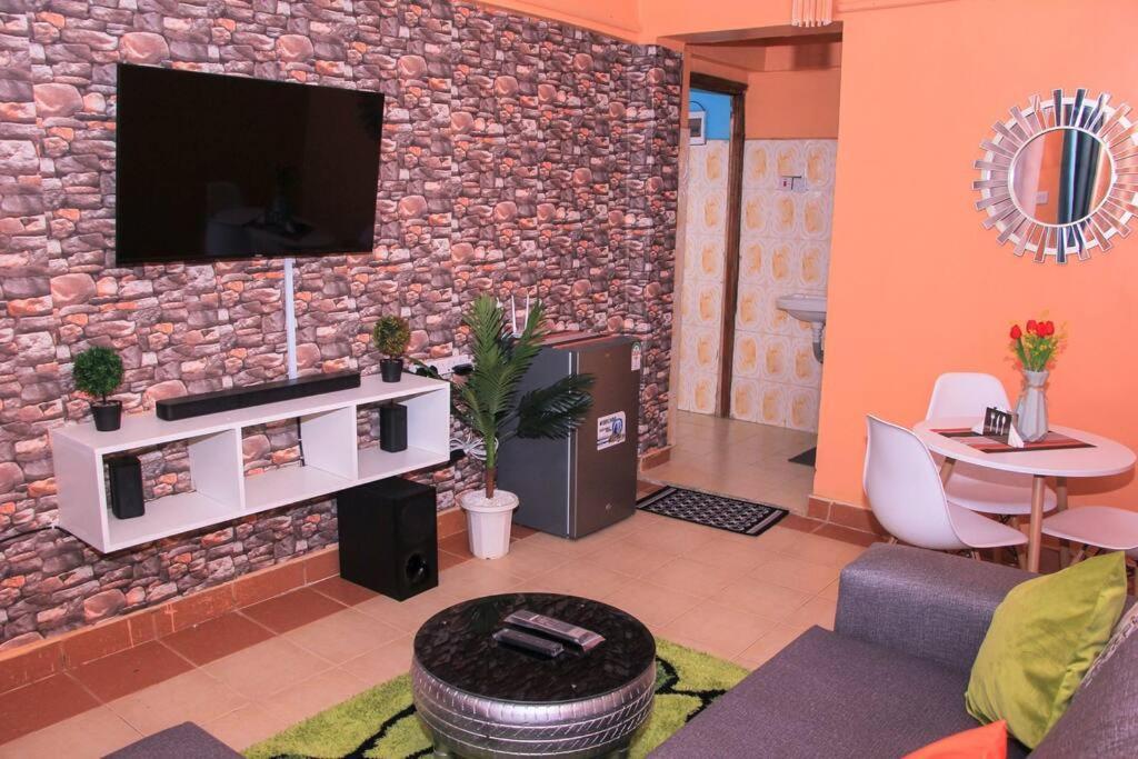 Cozy Homes 1 Bedroom House With Wi-Fi King Size Bed. Free Parking Naivasha Bagian luar foto